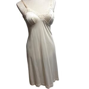 Vintage Vanity Fair l Slip Dress – Size 36 – Cream Ivory w/ Lace Trim Vintage